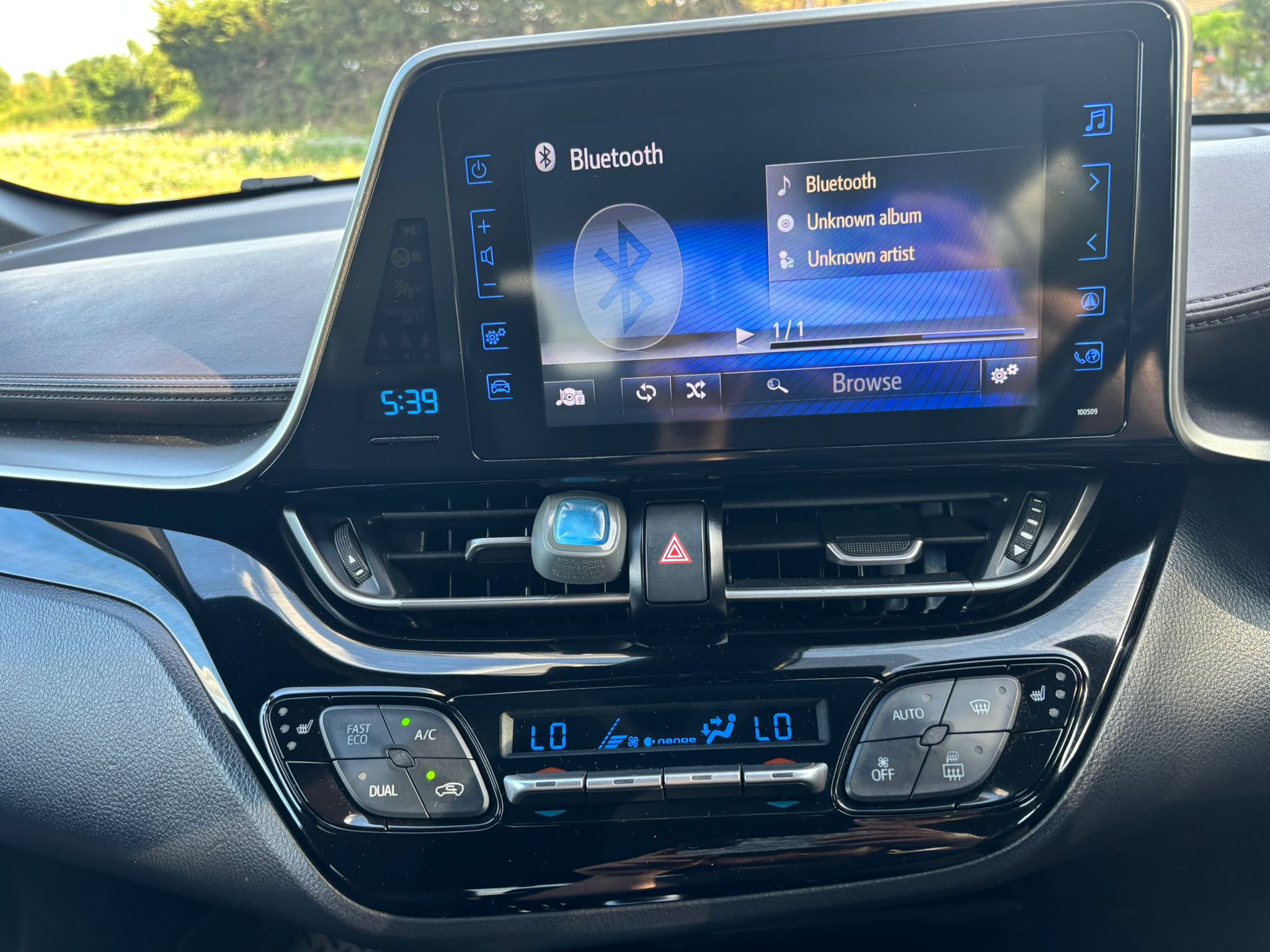 Toyota C-HR 1.8VVT-h Brothers Car Sales 